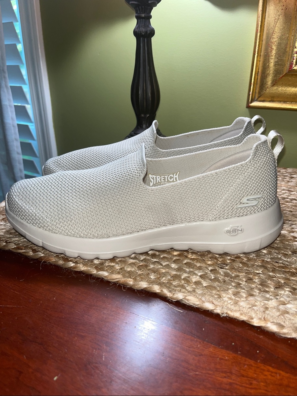 Skechers Go Joy Walking Shoe Slip-On Knit Sneakers Womens Size 9 in Taupe